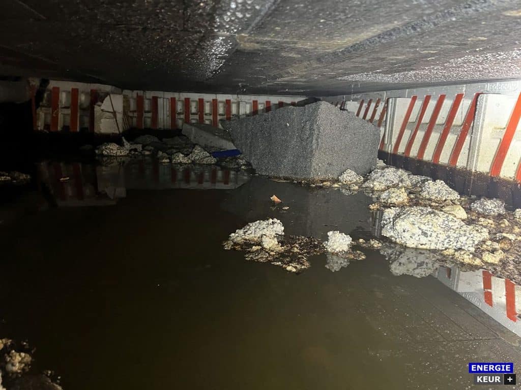 Water in de kruipruimte bij een woning in Groningen